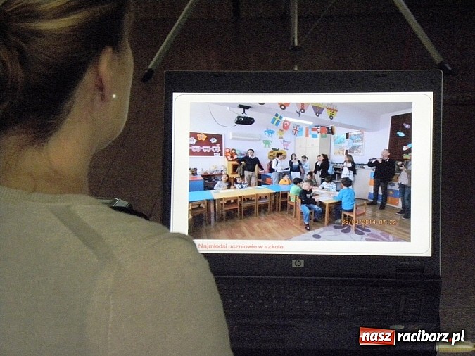 Zdjęcie w galerii na portalu naszraciborz.pl: Pomarańczowa Antalaya w bibliotece wiadomości z regionu