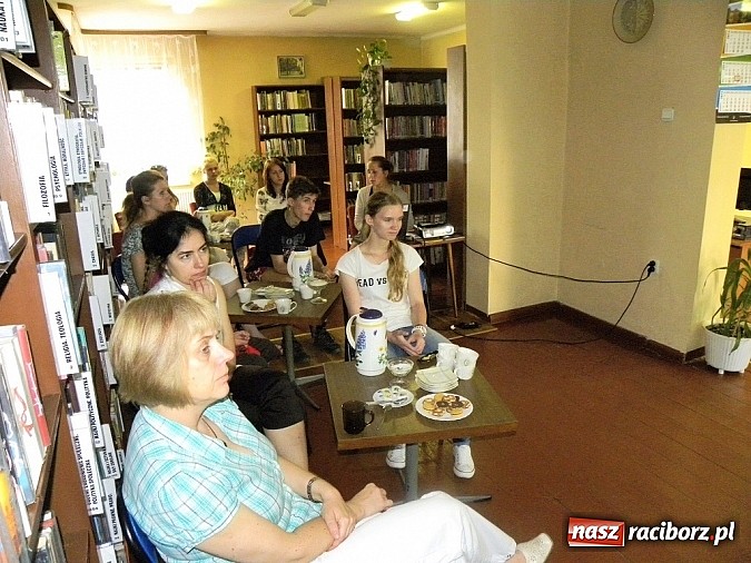 Zdjęcie w galerii na portalu naszraciborz.pl: Pomarańczowa Antalaya w bibliotece wiadomości z regionu