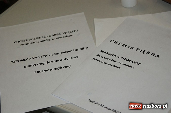 Zdjęcie w galerii na portalu naszraciborz.pl: Chemia piękna, czyli warsztaty w ZSZ wiadomości z regionu