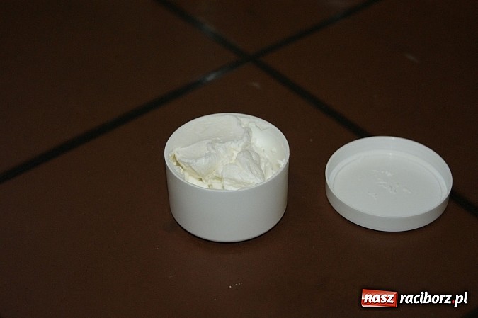 Zdjęcie w galerii na portalu naszraciborz.pl: Chemia piękna, czyli warsztaty w ZSZ wiadomości z regionu