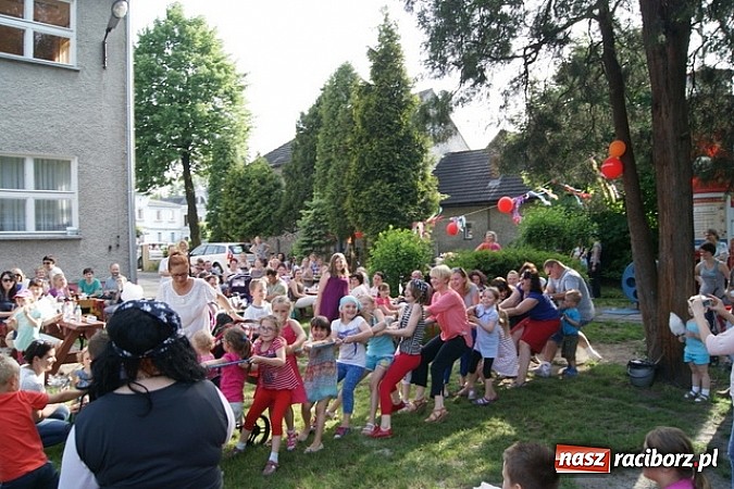 Zdjęcie w galerii na portalu naszraciborz.pl: Rodzinny festyn w kuźniańskim Przedszkolu wiadomości z regionu