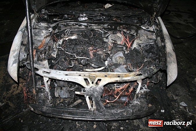 Zdjęcie w galerii na portalu naszraciborz.pl: Pożar garażu przy Częstochowskiej - zobacz wideo nadesłane przez Czytelnika wiadomości z regionu