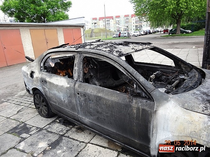 Zdjęcie w galerii na portalu naszraciborz.pl: Pożar garażu przy Częstochowskiej - zobacz wideo nadesłane przez Czytelnika wiadomości z regionu