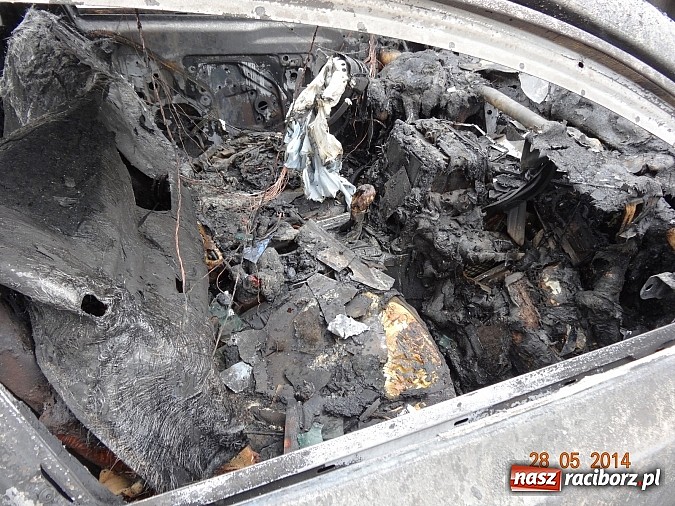 Zdjęcie w galerii na portalu naszraciborz.pl: Pożar garażu przy Częstochowskiej - zobacz wideo nadesłane przez Czytelnika wiadomości z regionu