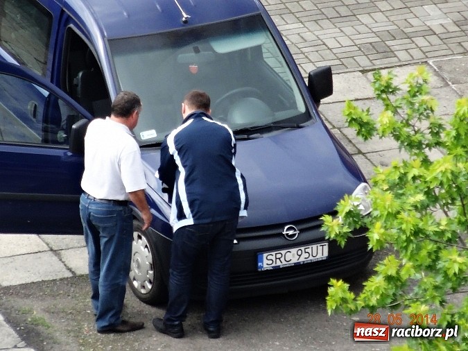 Zdjęcie w galerii na portalu naszraciborz.pl: Pożar garażu przy Częstochowskiej - zobacz wideo nadesłane przez Czytelnika wiadomości z regionu