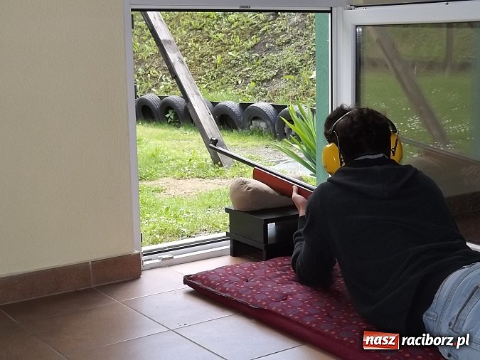 Zdjęcie w galerii na portalu naszraciborz.pl: Płeć piękna prowadzi w zawodach strzeleckich! wiadomości z regionu