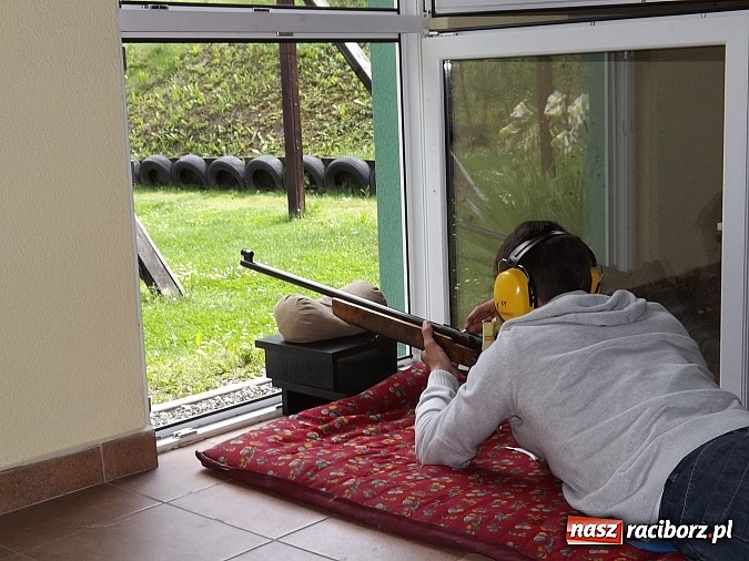 Zdjęcie w galerii na portalu naszraciborz.pl: Płeć piękna prowadzi w zawodach strzeleckich! wiadomości z regionu