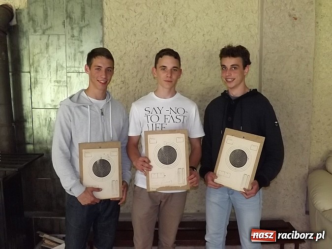 Zdjęcie w galerii na portalu naszraciborz.pl: Płeć piękna prowadzi w zawodach strzeleckich! wiadomości z regionu