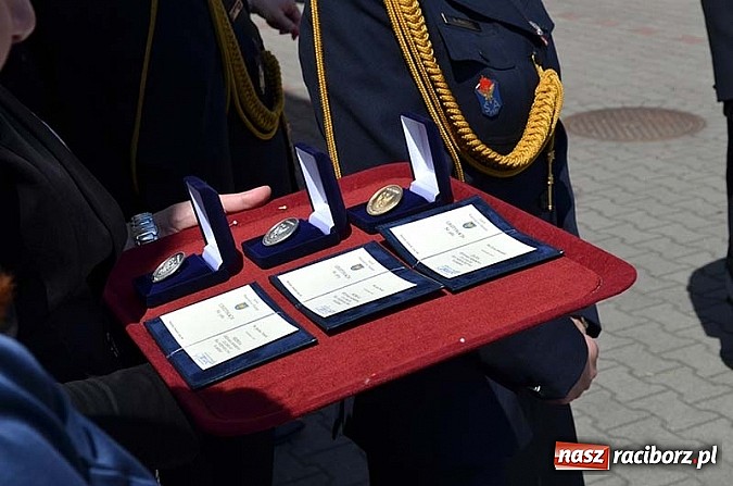 Zdjęcie w galerii na portalu naszraciborz.pl: Złote medale za zasługi dla pożarnictwa wiadomości z regionu