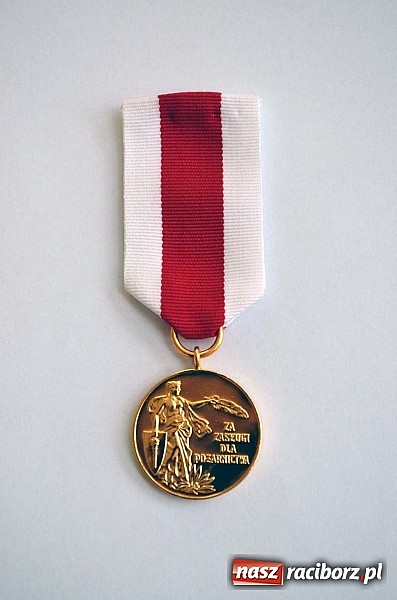 Zdjęcie w galerii na portalu naszraciborz.pl: Złote medale za zasługi dla pożarnictwa wiadomości z regionu