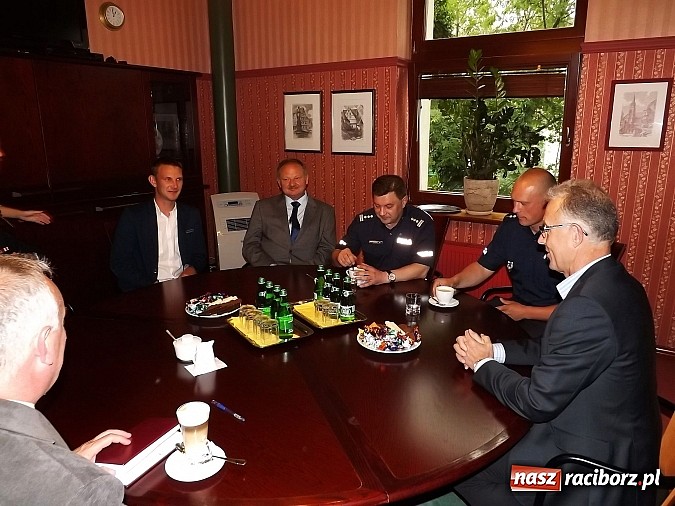 Zdjęcie w galerii na portalu naszraciborz.pl: Prezydent wręczył nagrody zasłużonym mundurowym i mechanikowi wiadomości z regionu