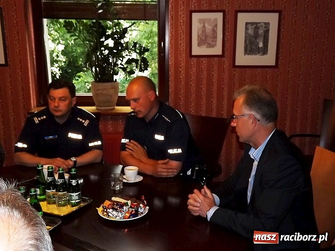 Zdjęcie w galerii na portalu naszraciborz.pl: Prezydent wręczył nagrody zasłużonym mundurowym i mechanikowi wiadomości z regionu