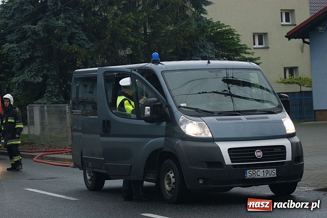 Zdjęcie w galerii na portalu naszraciborz.pl: Pełne ręce roboty strażak&oacute;w z powodu nieszczelnego baku wiadomości z regionu