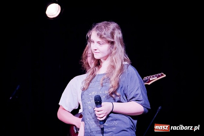 Zdjęcie w galerii na portalu naszraciborz.pl: Powiatowy Festiwal Twórczości Artystycznej - koncert galowy w Strzesze  wiadomości z regionu