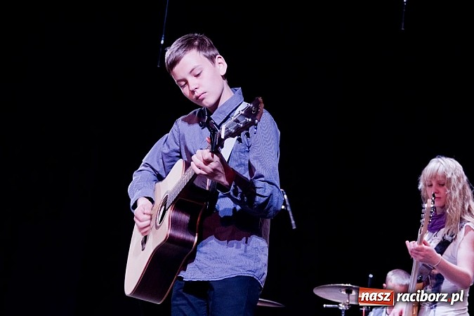 Zdjęcie w galerii na portalu naszraciborz.pl: Powiatowy Festiwal Twórczości Artystycznej - koncert galowy w Strzesze  wiadomości z regionu