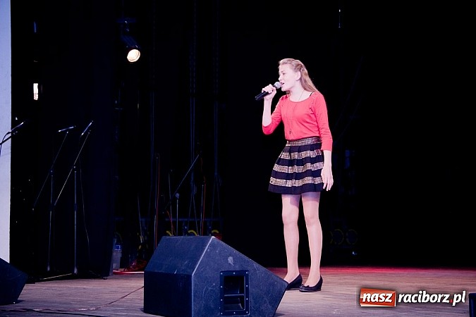 Zdjęcie w galerii na portalu naszraciborz.pl: Powiatowy Festiwal Twórczości Artystycznej - koncert galowy w Strzesze  wiadomości z regionu