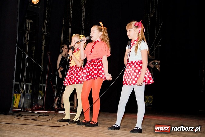 Zdjęcie w galerii na portalu naszraciborz.pl: Powiatowy Festiwal Twórczości Artystycznej - koncert galowy w Strzesze  wiadomości z regionu