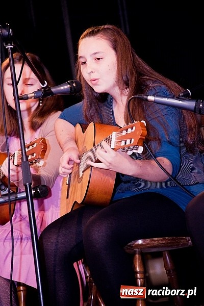 Zdjęcie w galerii na portalu naszraciborz.pl: Powiatowy Festiwal Twórczości Artystycznej - koncert galowy w Strzesze  wiadomości z regionu