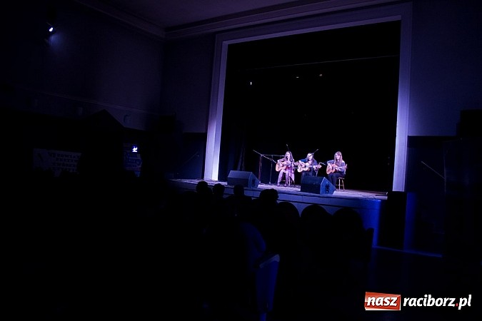 Zdjęcie w galerii na portalu naszraciborz.pl: Powiatowy Festiwal Twórczości Artystycznej - koncert galowy w Strzesze  wiadomości z regionu