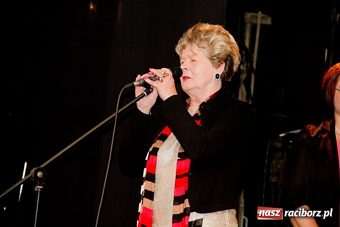 Zdjęcie w galerii na portalu naszraciborz.pl: Powiatowy Festiwal Twórczości Artystycznej - koncert galowy w Strzesze  wiadomości z regionu