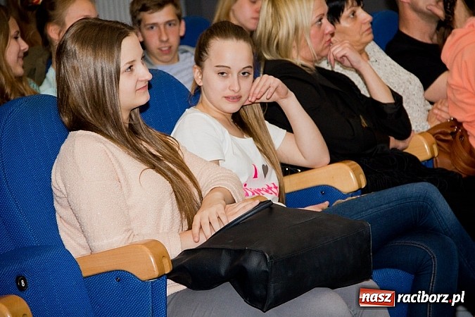 Zdjęcie w galerii na portalu naszraciborz.pl: Powiatowy Festiwal Twórczości Artystycznej - koncert galowy w Strzesze  wiadomości z regionu