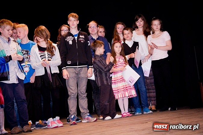 Zdjęcie w galerii na portalu naszraciborz.pl: Powiatowy Festiwal Twórczości Artystycznej - koncert galowy w Strzesze  wiadomości z regionu