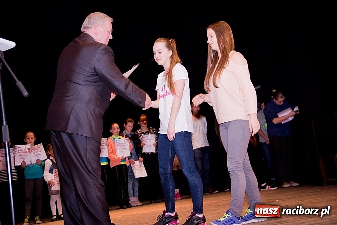 Zdjęcie w galerii na portalu naszraciborz.pl: Powiatowy Festiwal Twórczości Artystycznej - koncert galowy w Strzesze  wiadomości z regionu