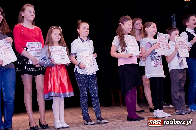 Zdjęcie w galerii na portalu naszraciborz.pl: Powiatowy Festiwal Twórczości Artystycznej - koncert galowy w Strzesze  wiadomości z regionu