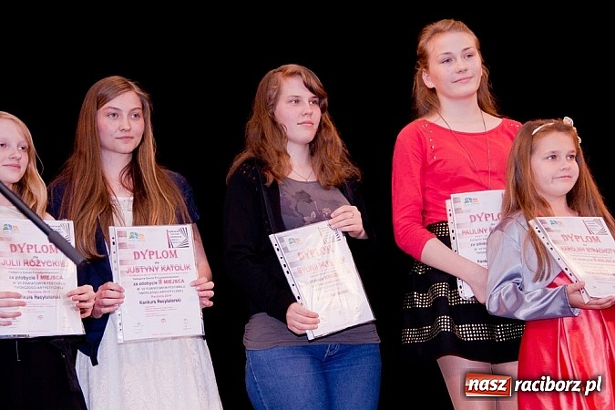 Zdjęcie w galerii na portalu naszraciborz.pl: Powiatowy Festiwal Twórczości Artystycznej - koncert galowy w Strzesze  wiadomości z regionu