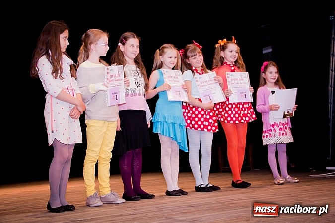 Zdjęcie w galerii na portalu naszraciborz.pl: Powiatowy Festiwal Twórczości Artystycznej - koncert galowy w Strzesze  wiadomości z regionu