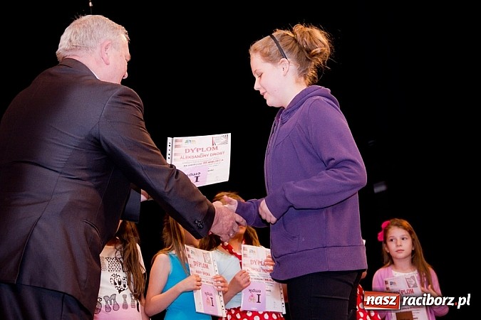 Zdjęcie w galerii na portalu naszraciborz.pl: Powiatowy Festiwal Twórczości Artystycznej - koncert galowy w Strzesze  wiadomości z regionu