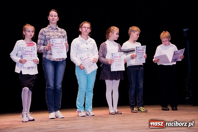 Zdjęcie w galerii na portalu naszraciborz.pl: Powiatowy Festiwal Twórczości Artystycznej - koncert galowy w Strzesze  wiadomości z regionu