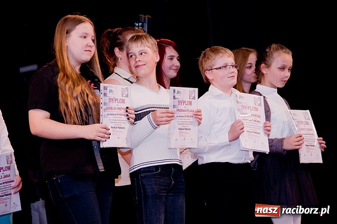 Zdjęcie w galerii na portalu naszraciborz.pl: Powiatowy Festiwal Twórczości Artystycznej - koncert galowy w Strzesze  wiadomości z regionu