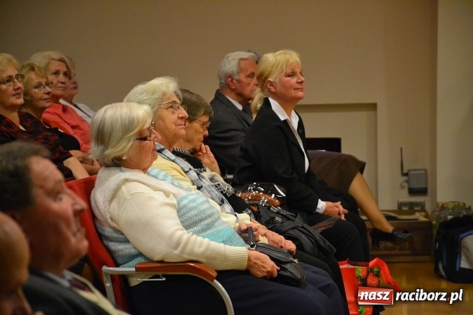 Zdjęcie w galerii na portalu naszraciborz.pl: Lwowska Fala zawitała na raciborski zamek wiadomości z regionu