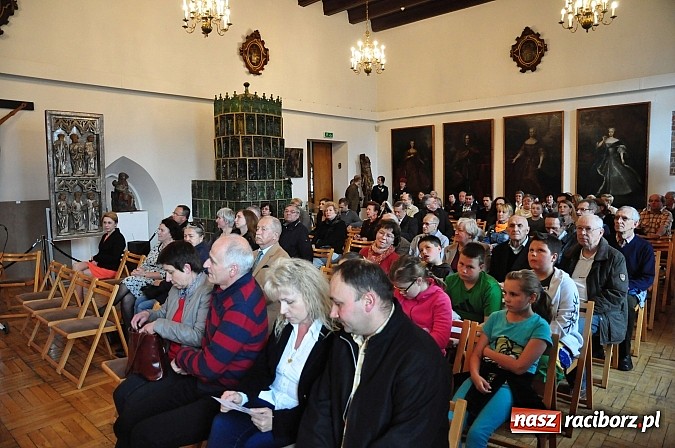 Zdjęcie w galerii na portalu naszraciborz.pl: Archeoreplica, czyli duża dawka historii na wieczorze z Muzeum wiadomości z regionu