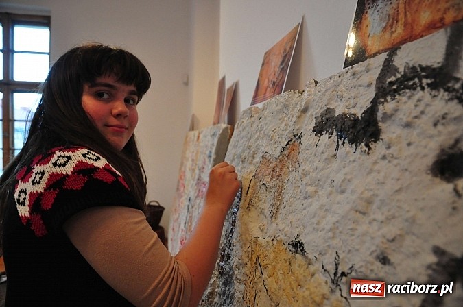 Zdjęcie w galerii na portalu naszraciborz.pl: Archeoreplica, czyli duża dawka historii na wieczorze z Muzeum wiadomości z regionu