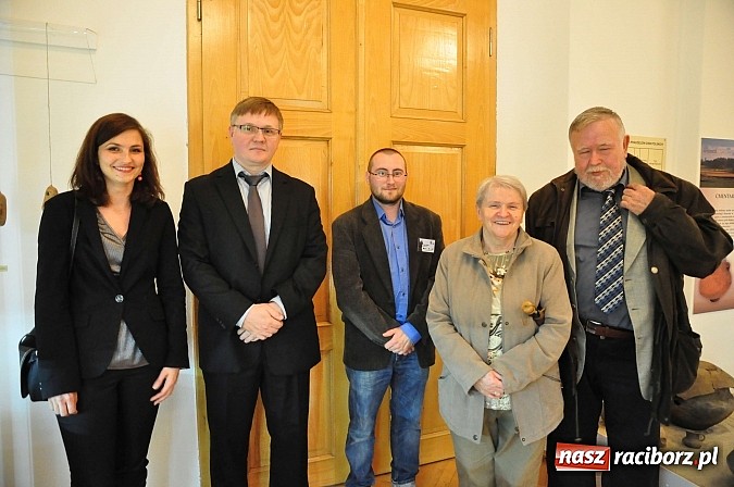 Zdjęcie w galerii na portalu naszraciborz.pl: Archeoreplica, czyli duża dawka historii na wieczorze z Muzeum wiadomości z regionu