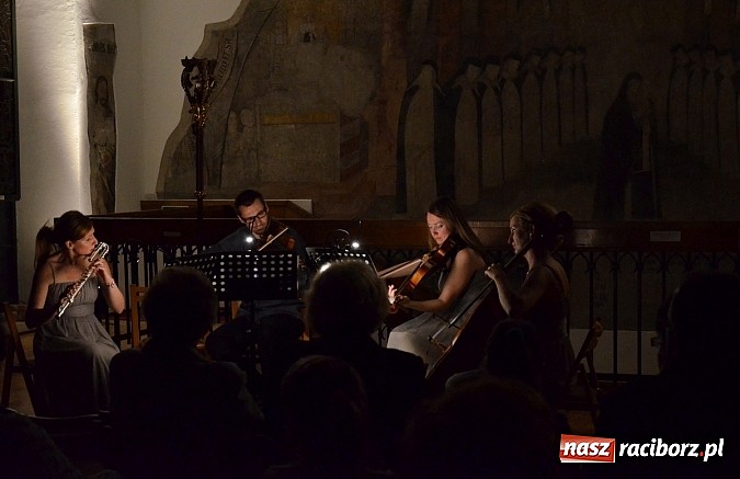 Zdjęcie w galerii na portalu naszraciborz.pl: Archeoreplica, czyli duża dawka historii na wieczorze z Muzeum wiadomości z regionu