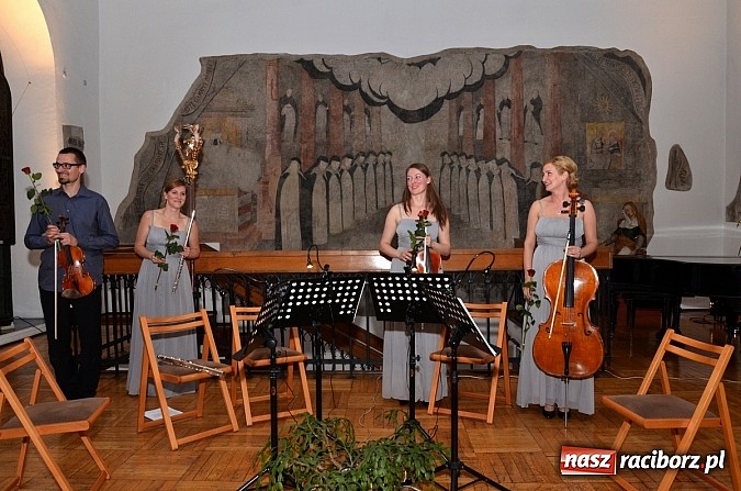 Zdjęcie w galerii na portalu naszraciborz.pl: Archeoreplica, czyli duża dawka historii na wieczorze z Muzeum wiadomości z regionu