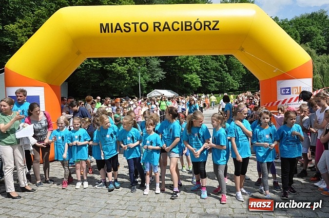 Zdjęcie w galerii na portalu naszraciborz.pl: VIII Raciborski Bieg Profilaktyczny, tym razem w parku Roth wiadomości z regionu
