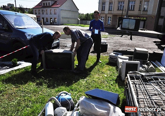 Zdjęcie w galerii na portalu naszraciborz.pl: Na Ostrogu zbiórka sprzętu z dodatkową atrakcją wiadomości z regionu