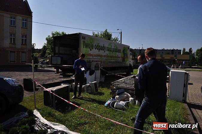 Zdjęcie w galerii na portalu naszraciborz.pl: Na Ostrogu zbiórka sprzętu z dodatkową atrakcją wiadomości z regionu