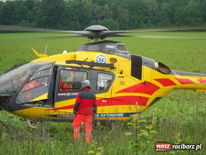 Zdjęcie w galerii na portalu naszraciborz.pl: Golf wjechał pod pociąg relacji Racib&oacute;rz-Katowice wiadomości z regionu