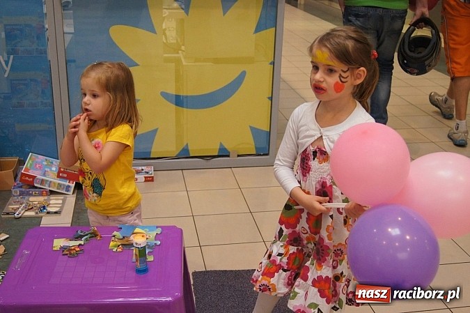 Zdjęcie w galerii na portalu naszraciborz.pl: Mnóstwo frajdy z okazji Dnia Dziecka w Auchan  wiadomości z regionu