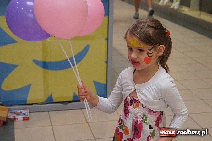 Zdjęcie w galerii na portalu naszraciborz.pl: Mnóstwo frajdy z okazji Dnia Dziecka w Auchan  wiadomości z regionu
