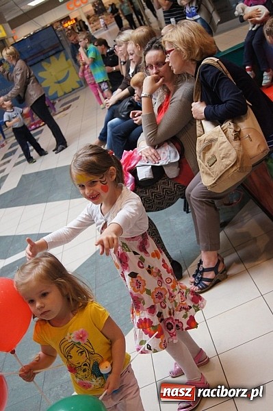 Zdjęcie w galerii na portalu naszraciborz.pl: Mnóstwo frajdy z okazji Dnia Dziecka w Auchan  wiadomości z regionu