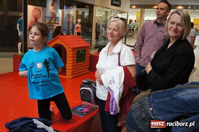 Zdjęcie w galerii na portalu naszraciborz.pl: Mnóstwo frajdy z okazji Dnia Dziecka w Auchan  wiadomości z regionu