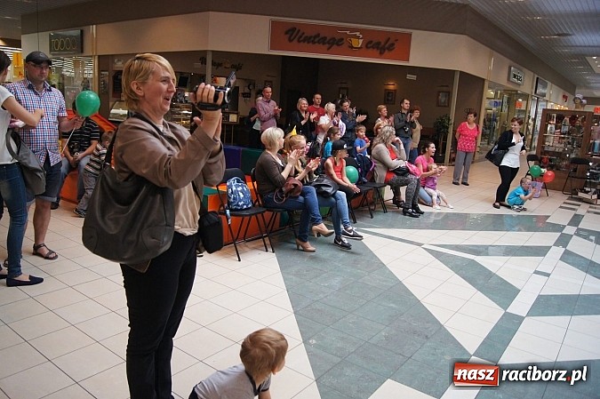 Zdjęcie w galerii na portalu naszraciborz.pl: Mnóstwo frajdy z okazji Dnia Dziecka w Auchan  wiadomości z regionu