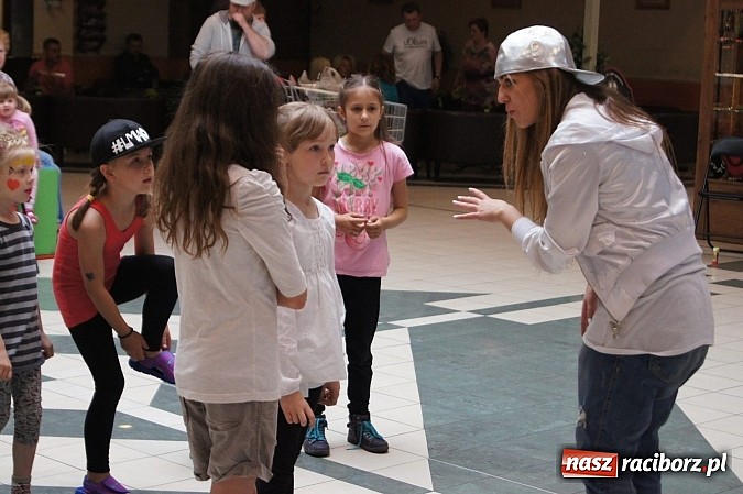 Zdjęcie w galerii na portalu naszraciborz.pl: Mnóstwo frajdy z okazji Dnia Dziecka w Auchan  wiadomości z regionu