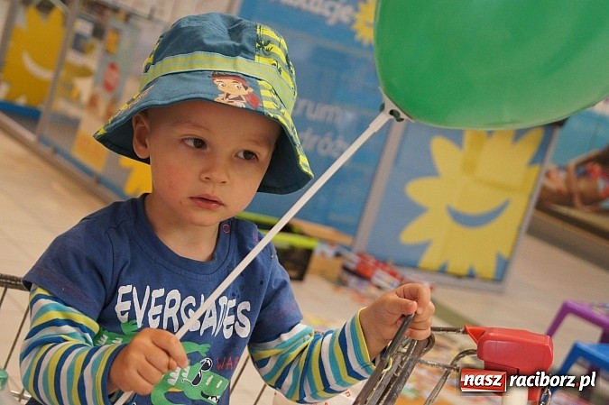 Zdjęcie w galerii na portalu naszraciborz.pl: Mnóstwo frajdy z okazji Dnia Dziecka w Auchan  wiadomości z regionu